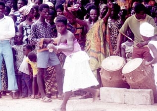 Asuboni God possesses Priestess to dance in Ohantrase, Obo